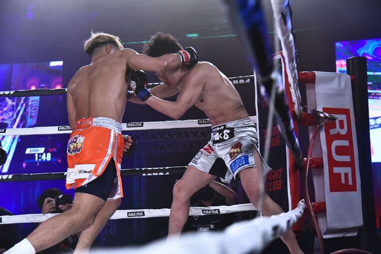 立ち上がった朝倉未来に怒涛の追撃を浴びせるYA-MAN（3枚目／全4枚）　©RISE CREATION