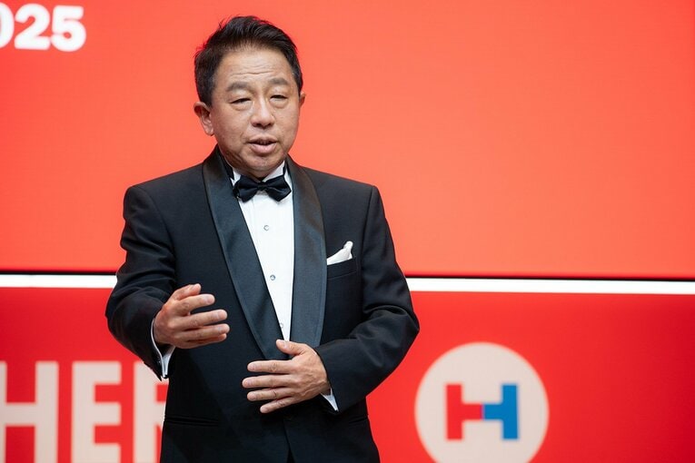 スポーツとテクノロジーの融合について語るソフトバンク株式会社代表取締役 副社長執行役員 兼 COOの榛葉淳さん