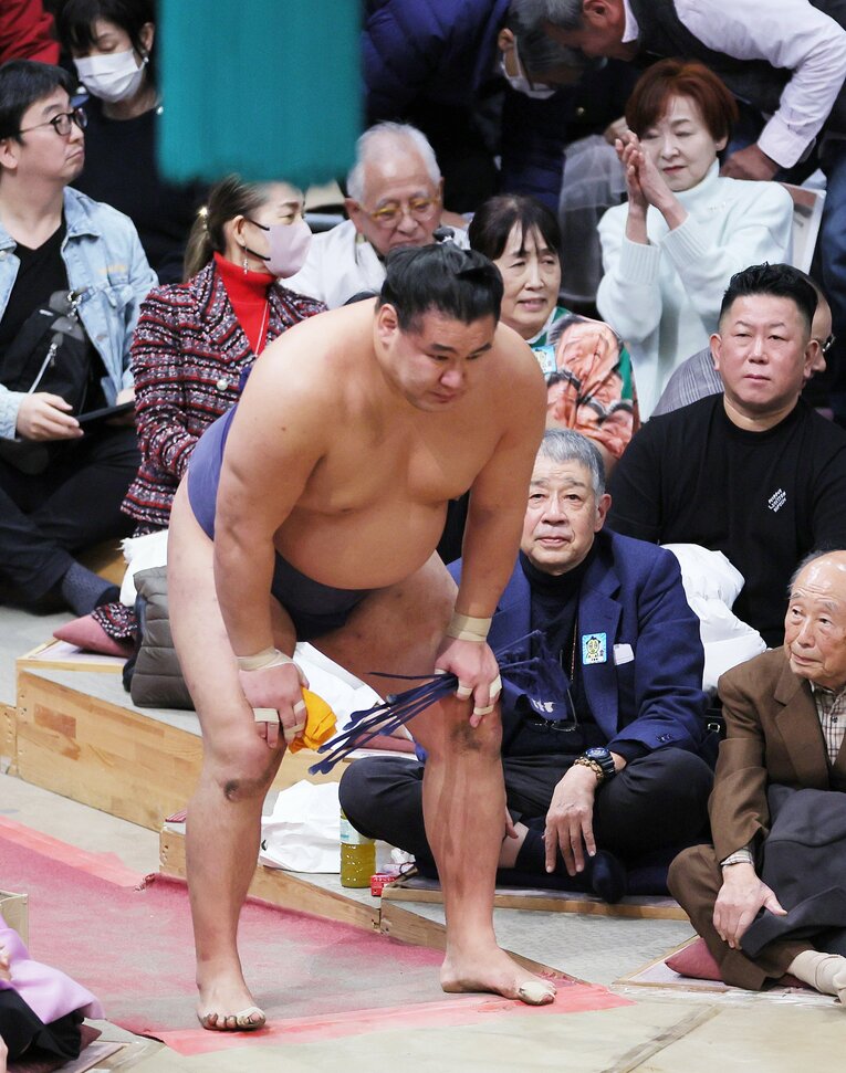 優勝決定戦で安青錦に敗れた直後。悔しがる横綱・豊昇龍　©JIJI PRESS
