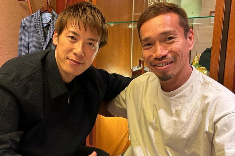 【日本サッカー名選手レア写真集】林陵平と長友佑都は明大時代の同級生で、今も縁が続いている（林陵平インスタグラムより。写真は右に続きます）　©Ryohei Hayashi