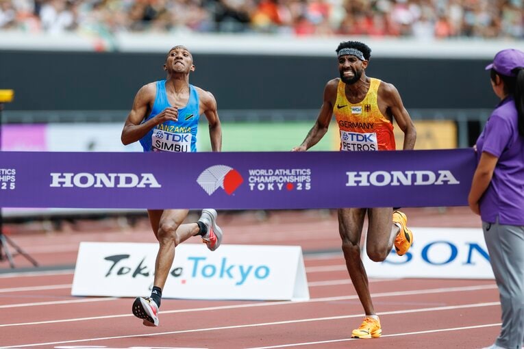 【3枚目／11枚】衝撃のマラソン「写真判定」シンブとペトロスのデッドヒートを連続写真で！　©Kiichi Matsumoto