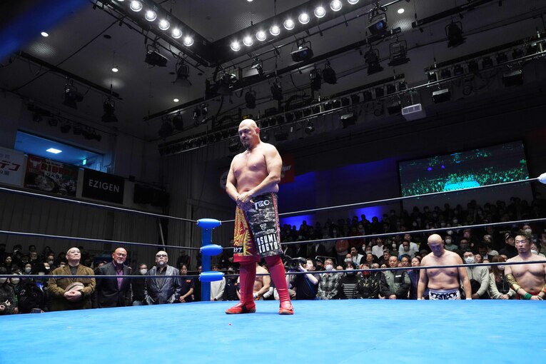 引退の10カウントを聞く太陽ケア　©Essei Hara