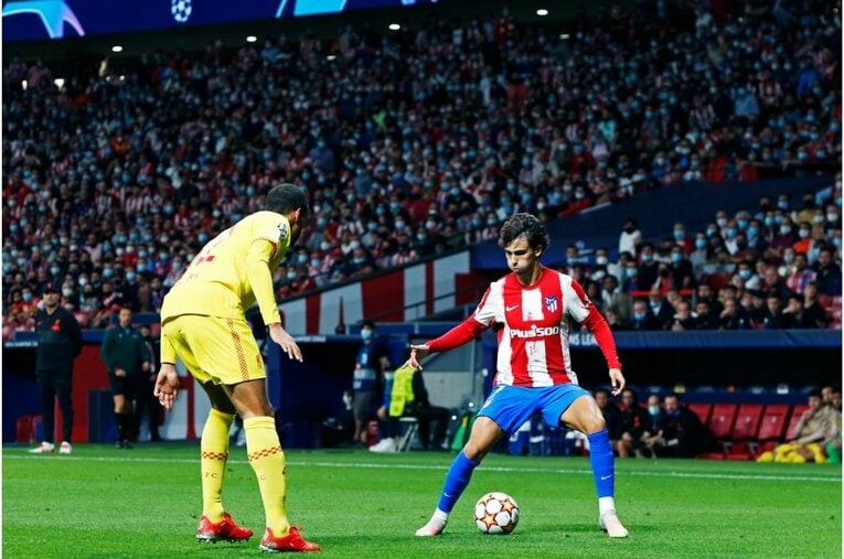 CLで南野拓実はベンチだったけど… 間近で笑うサラー、クロップvsシメオネを撮影したカメラマンが見た「名将の駆け引き」(20)