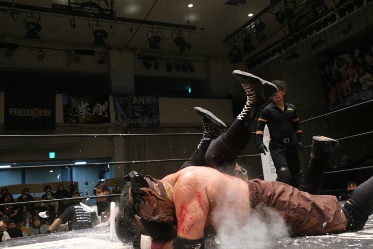 蛍光灯で殴り合い、大流血して…メキシコ人デスマッチファイター「もっと日本にいたい」ビオレント・ジャックの切実な思い「外国人がって…でも、ここがオレの家」(36)