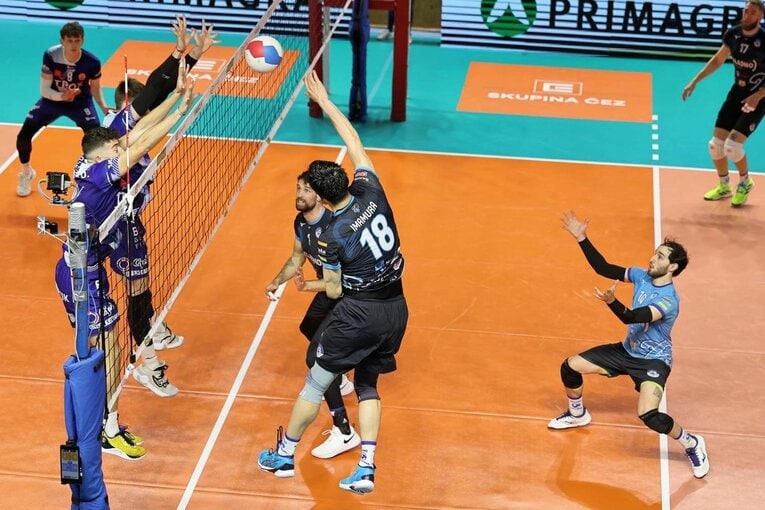 チェコでプレーする今村（本人提供）