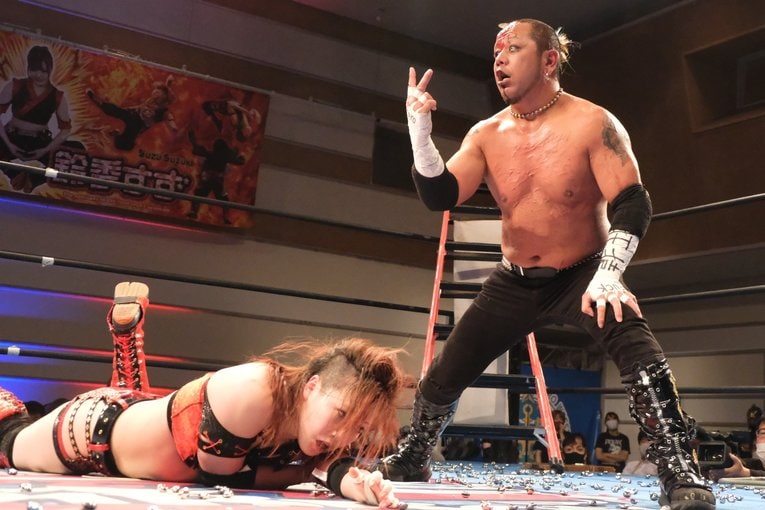 「いつか、傷だらけの背中でウェディングドレスを」 18歳の女子レスラー・鈴季すずが大流血を「嬉しい」と語る理由(45)