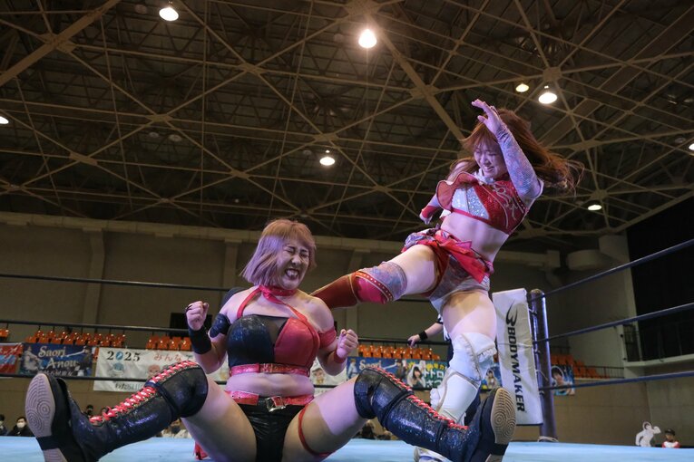 「可憐ですねぇ」人気女子レスラー・安納サオリに観客もウットリ…初の凱旋大会に滋賀が沸いた日「“絶対不屈彼女”は泣かないんです」(65)