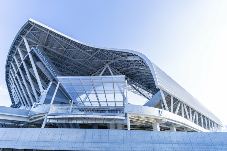 美しいフォルムの「エディオンピースウイング広島」　©S.FC