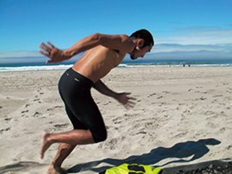 ランの練習はビーチで。
サンディエゴでは練習にビーチランも採り入れました。ダッシュと600～1000mの中距離、4～5kmのビルドアップ走もやります。