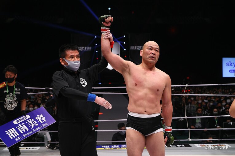 相撲界を懲戒解雇からRIZINへ…貴賢神がデビュー戦完敗でも見せた可能性とは？ 対戦した元警察官ファイターが絶賛した「凄い素質」(63)