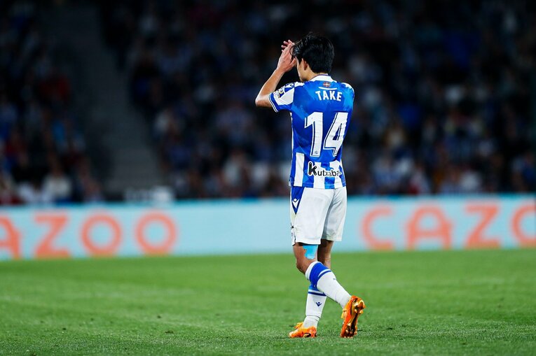 「久保建英がスペイン紙の一面に！」子供サポ「タケが決めるよ」予言通りマドリーを圧倒“ソシエダの熱狂”は翌日も…カメラマンは見た(36)