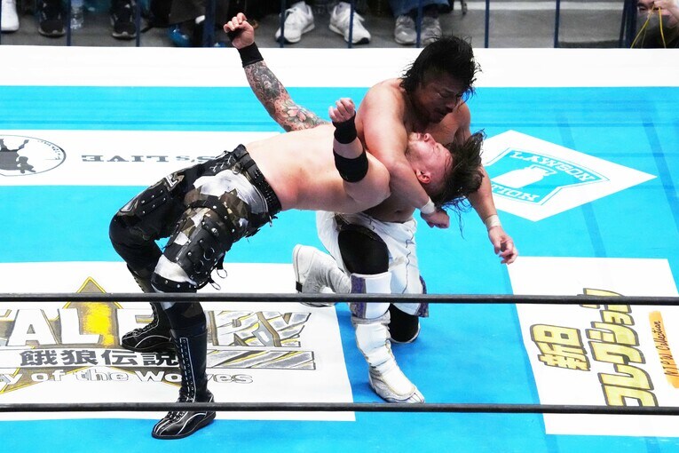 デビッド・フィンレーにGTRを見舞う後藤洋央紀　©Essei Hara