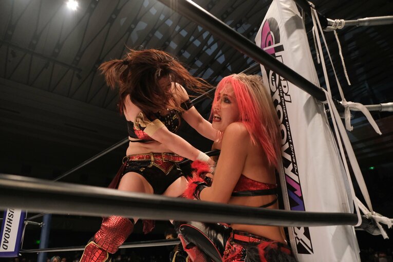 「ジュリアvs鈴季すず」はなぜ“最高に映える”タイトルマッチだったのか？ 試合直後の“姉妹”が明かしたそれぞれの「25分4秒」(65)