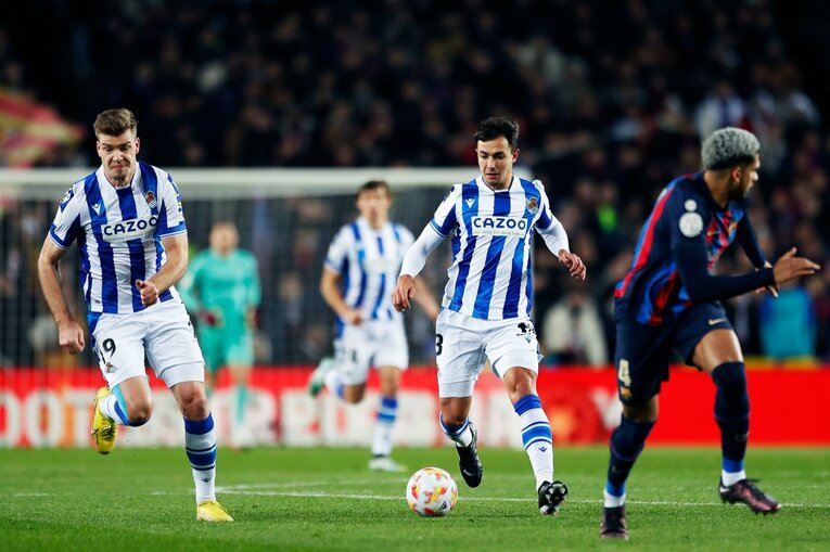 「クボのことは知ってるよ」バルササポに久保建英が笑顔で… 放送なしが惜しい「名手ブスケッツが声を荒げた」鮮烈プレー〈現地撮影〉(49)