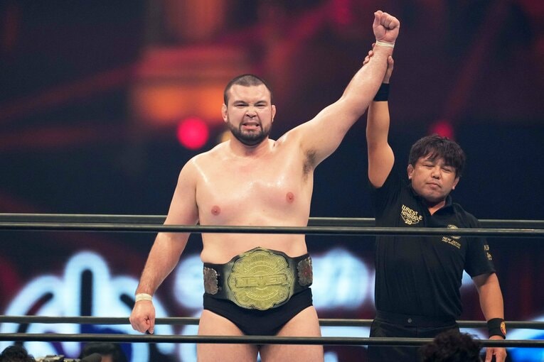 デビュー戦でEVILを倒しNEVER無差別級王者になったウルフアロン。1月4日、東京ドーム　©Essei Hara