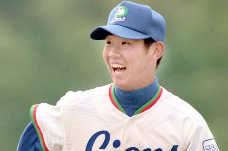 1998年度のドラフトで日本ハム、横浜ベイスターズ、西武ライオンズの3球団が競合の末、西武が交渉権を獲得。直後の会見では「意中の球団は横浜でした」と語ったが、西武へ入団した ／ photograph by Sankei Shimbun