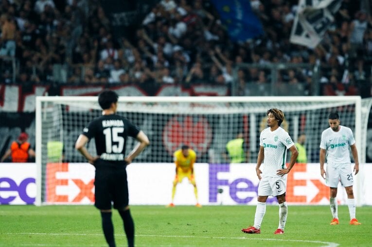 「“鎌田大地と守田英正が一緒に写った1枚”を狙いたいけど…」「長谷部誠はすでにコーチのように」CL日本人対決と“美しい夕焼け”撮影ウラ話(32)