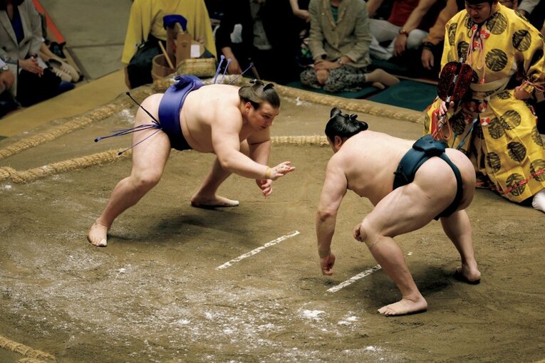 安青錦新大（あおにしき・あらた）／2004年3月23日生、ウクライナ出身。本名はダニーロ・ヤブグシシン。安治川部屋。'23年九月場所で初土俵を踏み、'25年三月場所で新入幕。同年五月場所は東前頭9枚目。今年の三月場所、五月場所と2場所連続で敢闘賞に輝いた。得意技は右四つ・寄り。182cm、138kg　©Kiichi Matsumoto / JMPA