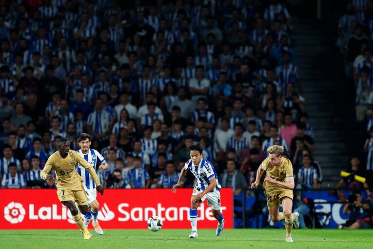 久保建英は「2ケタ得点」狙えるのでは…名手シルバと“精度の差”はあれど、カメラマンが感じたワケ〈バルサ戦好守で同点弾の起点〉(26)