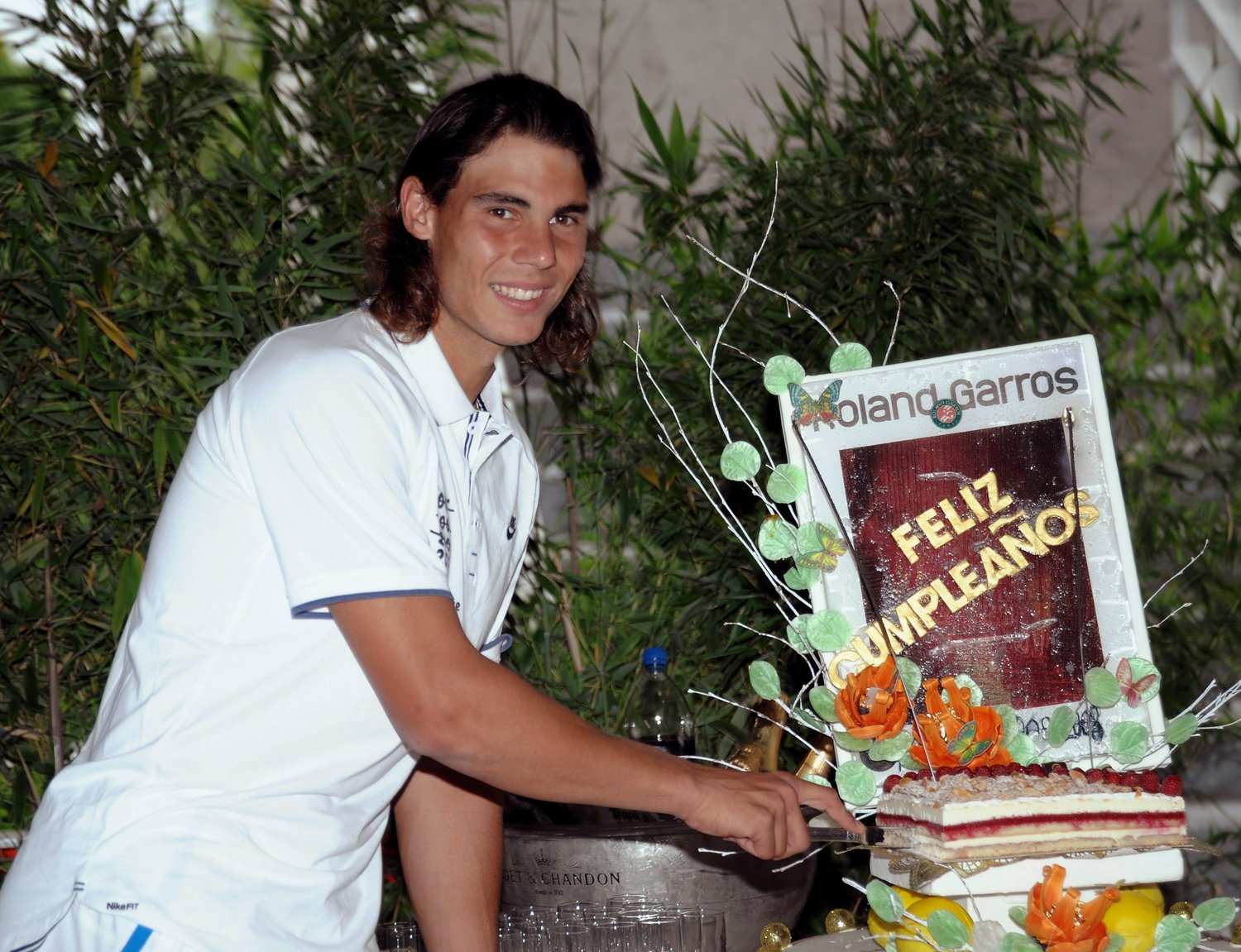 2008年の全仏オープンで、22回目の誕生日をお祝いしてもらうナダル　©Getty Images