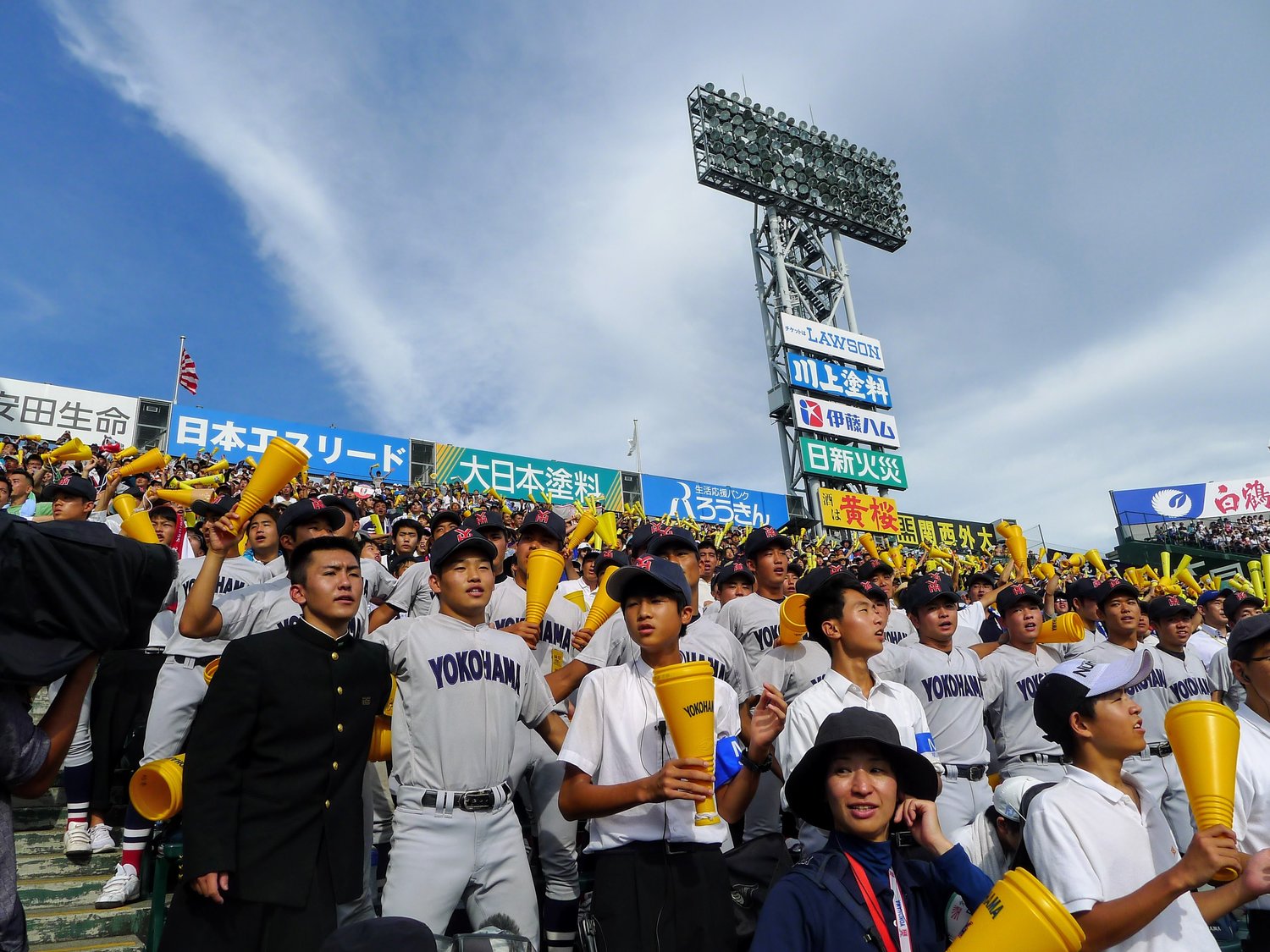 2018年夏の甲子園にて。男子校時代の横浜高校の応援風景　©Yukiko Umetsu