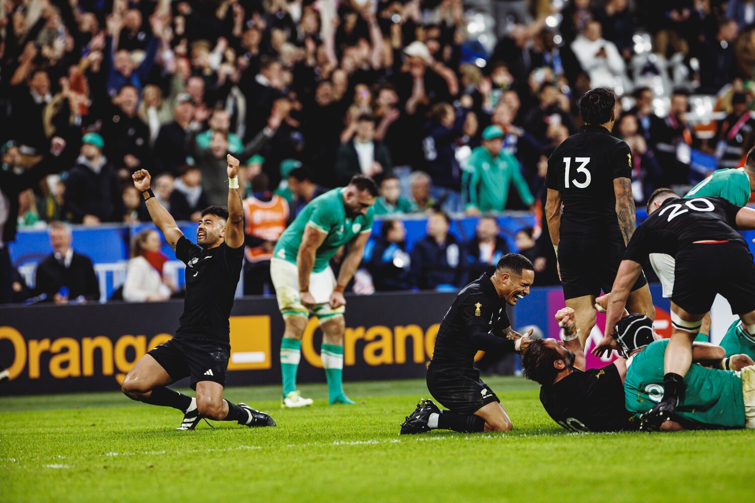 「Phase37」の最後。サム・ホワイトロックがアイルランドから反則を奪う ©Kiichi Matsumoto