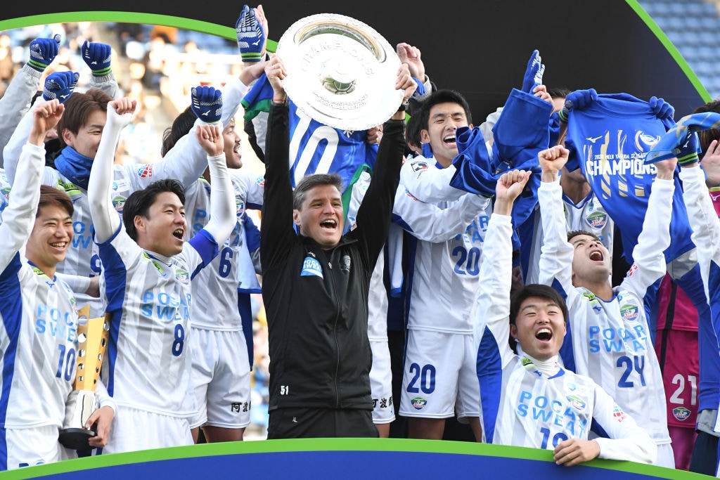 2020年、リカルド・ロドリゲス監督のもとでJ2優勝を飾った　©Masashi Hara/Getty Images