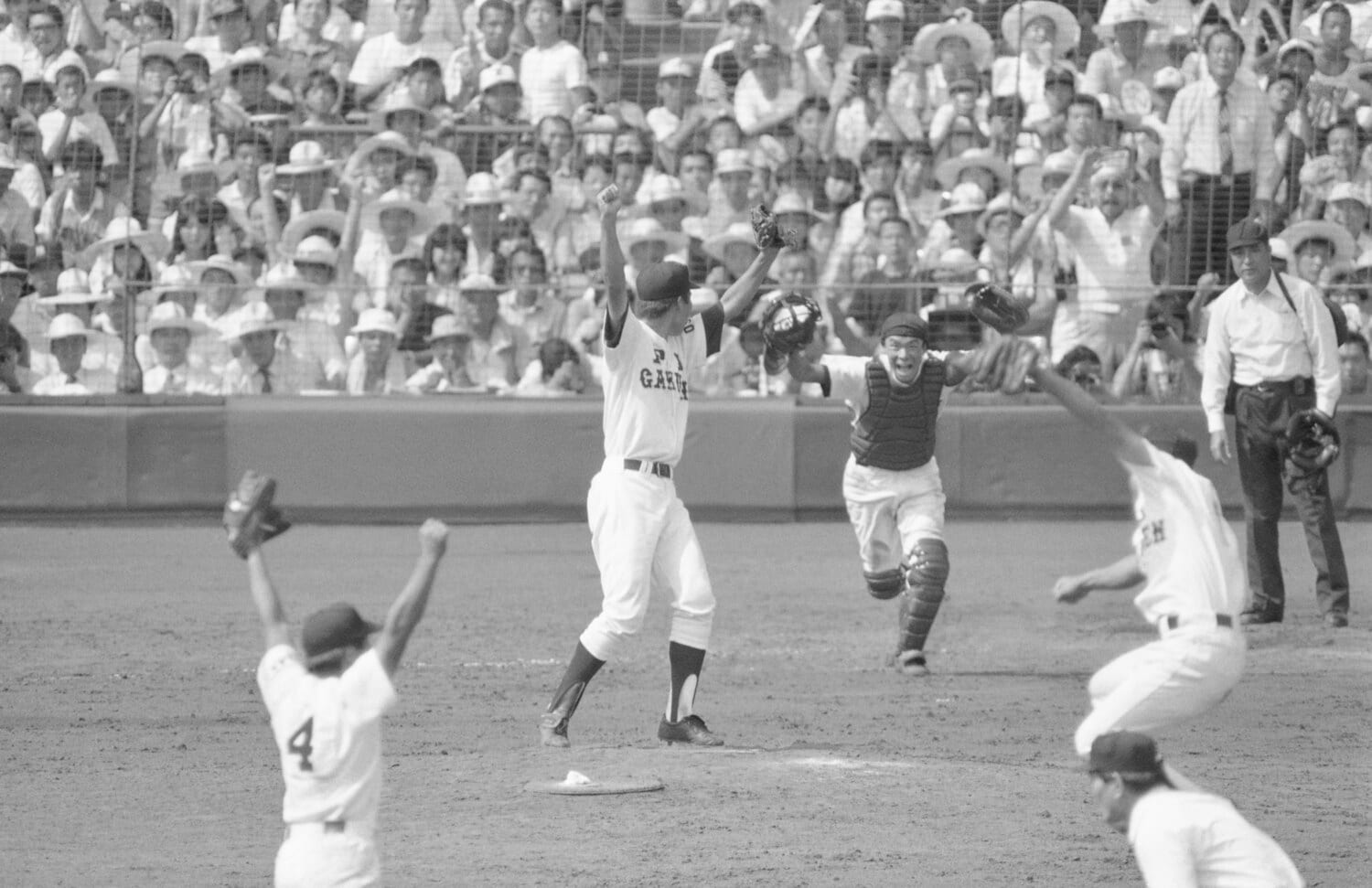 春夏連覇を達成した1987年夏の甲子園で優勝を決めた瞬間 ©JIJI PRESS