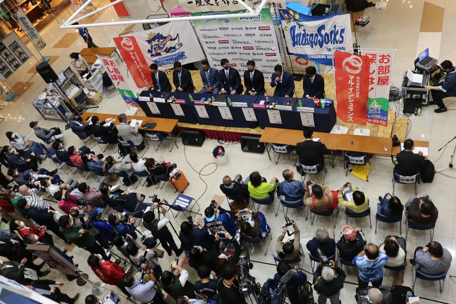 会場の様子（※クリック、スワイプすると選手らの表情がご覧になれます）　©Kou Hiroo