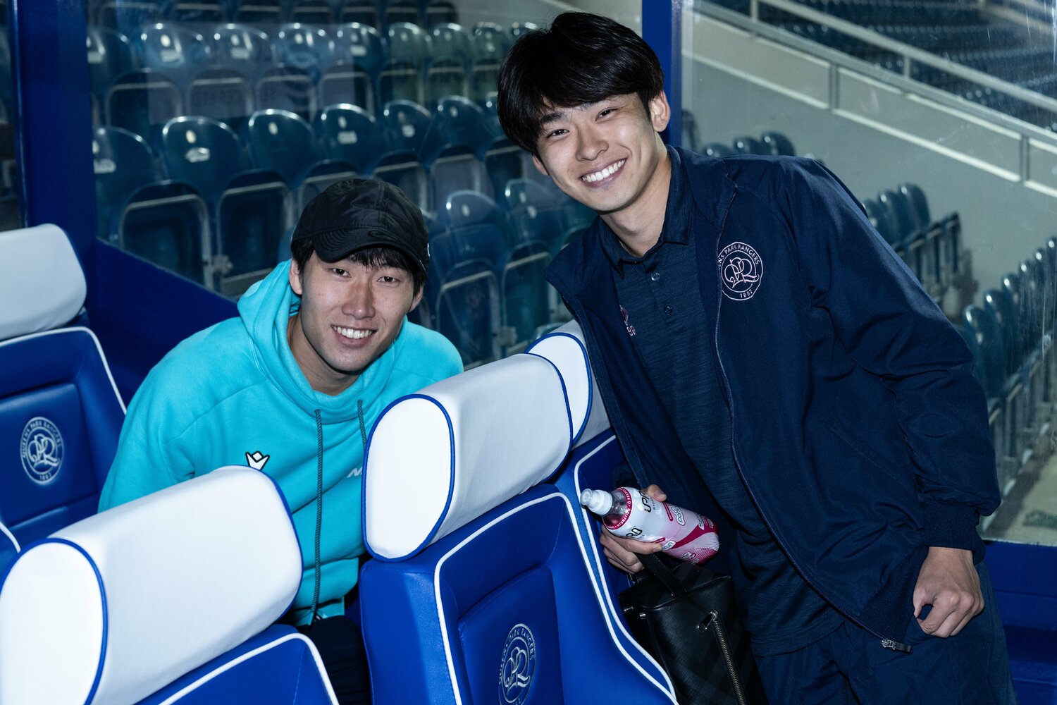 パリ五輪代表のQPR斉藤光毅（23歳）と鎌田大地（28歳）　©Getty Images