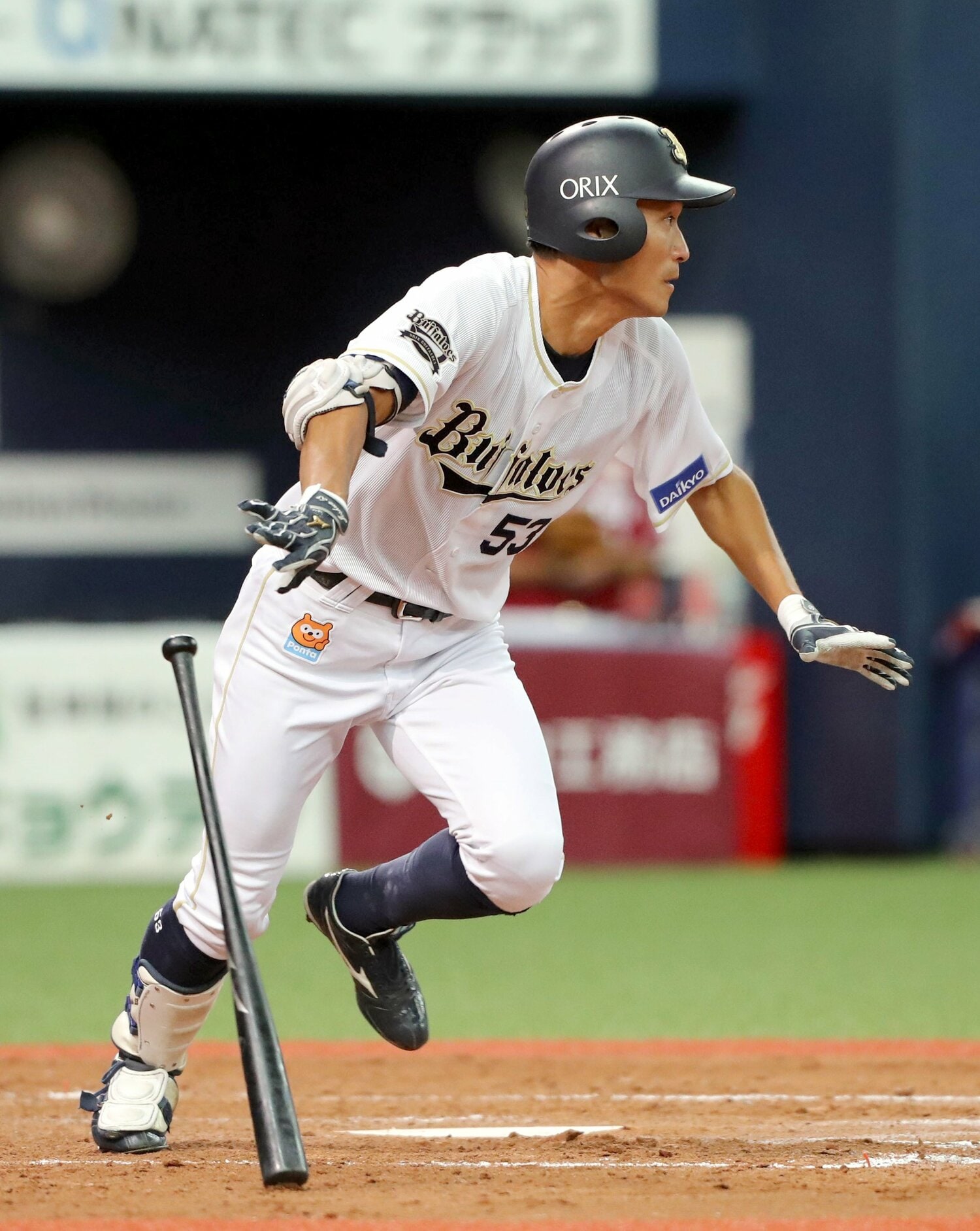 2018年8月2日楽天戦、プロ初安打を放つオリックス吉田雄人。憧れのイチローモデルのバットでセンターに弾き返した　©︎Sankei Shimbun