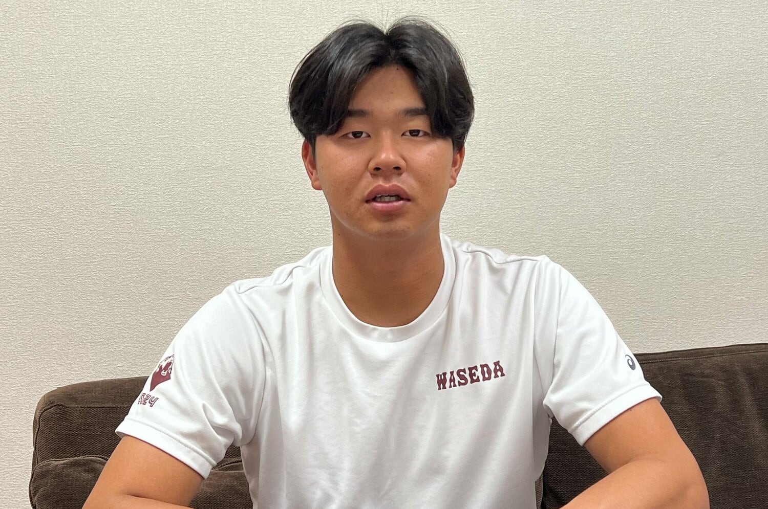 ドラフト前にインタビューに答える印出主将 ©Takeshi Shimizu