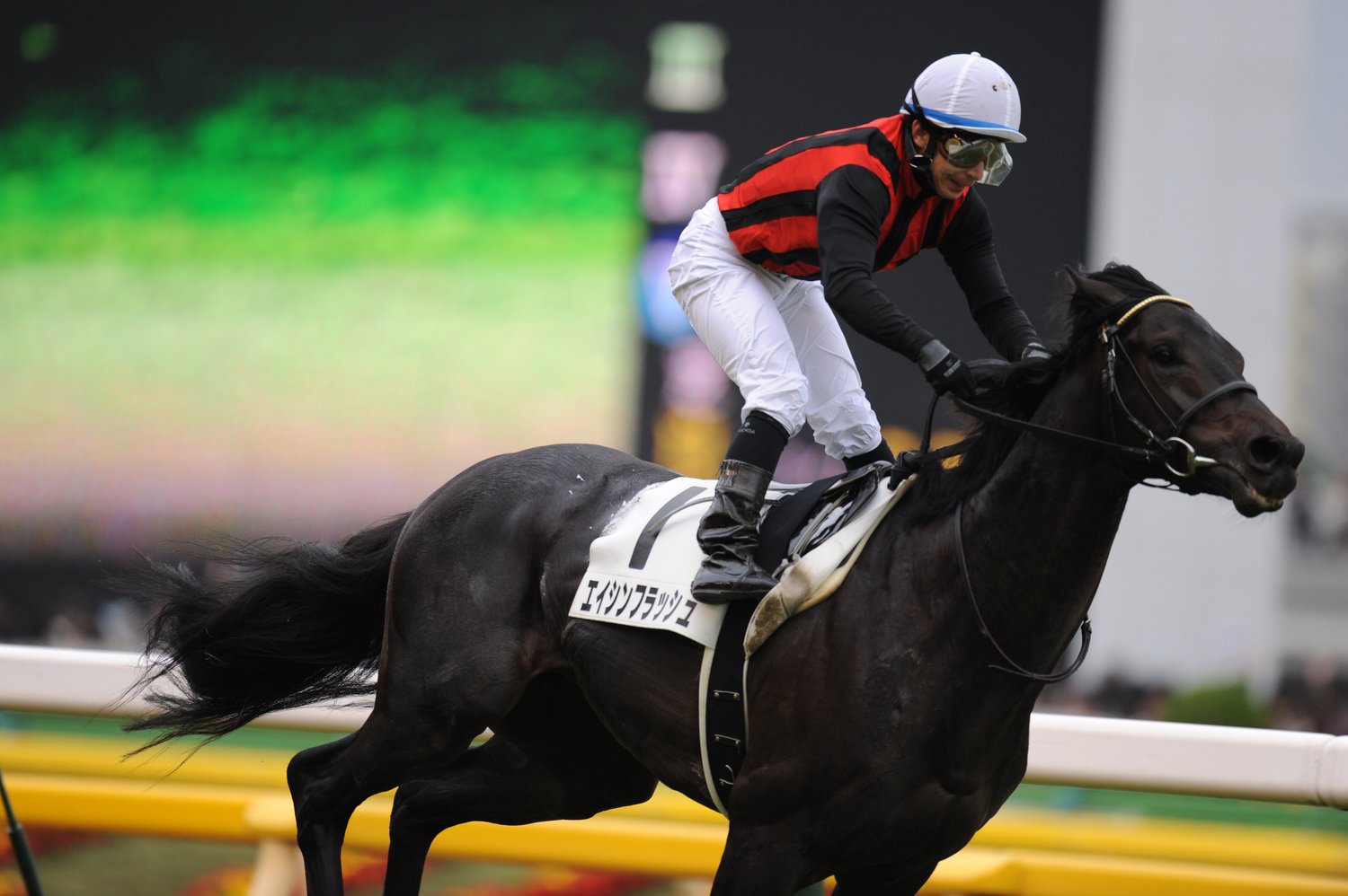 2010年の日本ダービーを走るエイシンフラッシュ　©keiji Ishikawa