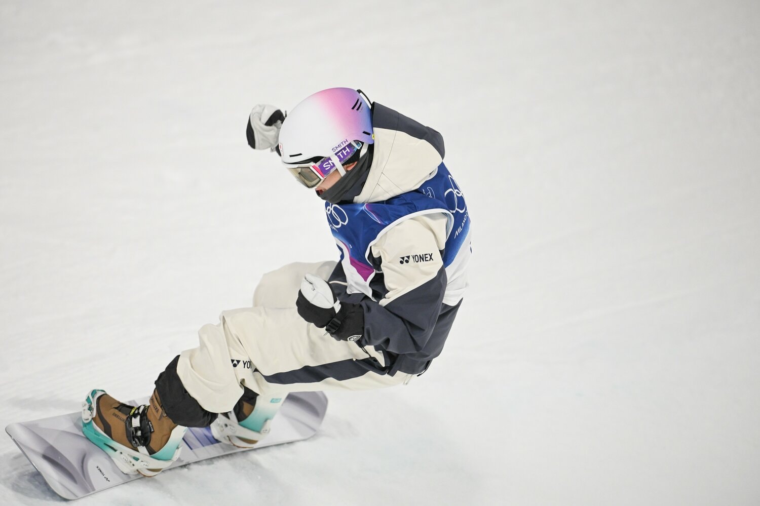 ガッツポーズの戸塚 ©Nanae Suzuki/JMPA