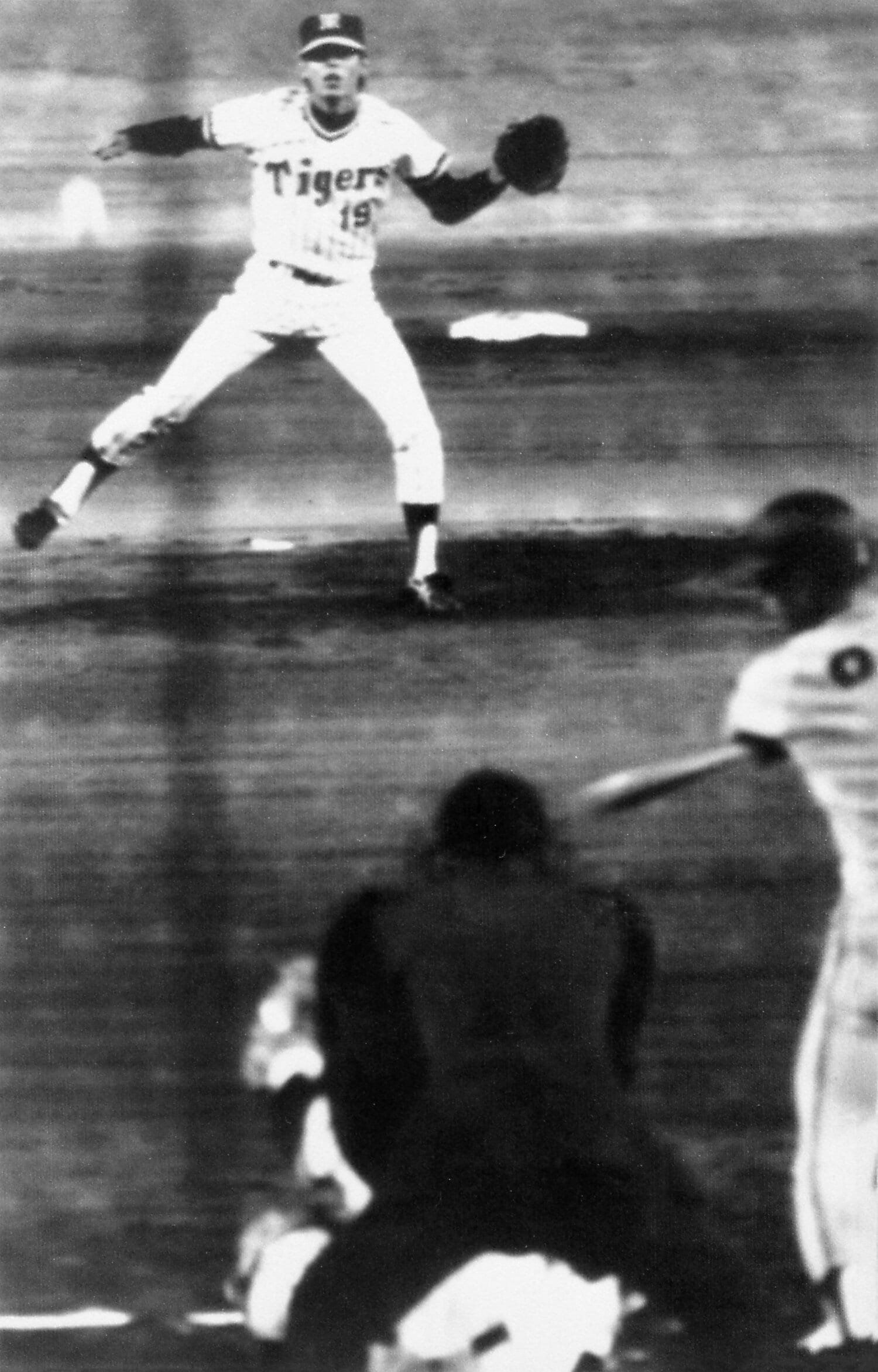 1979年4月10日、巨人戦に先発した小林が王貞治を打ち取る ©KYODO