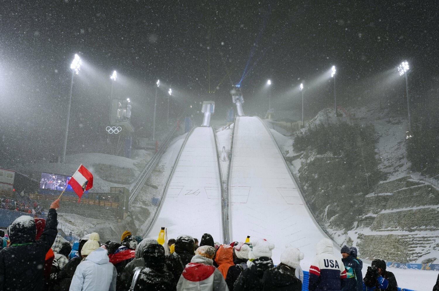 「30分で助走のレールもきれいにできたのに」五輪スキージャンプ“異例の打ち切り”はなぜ起きた？ 代表コーチに聞いた本音と「五輪の特殊事情」とは
