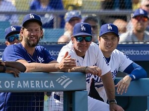 「オオタニの話を“ひ孫”に」フリーマンもカーショーも…大谷翔平と“ドジャースの先輩MVP”の幸せな関係「勤勉さ…見ていてクールだ」