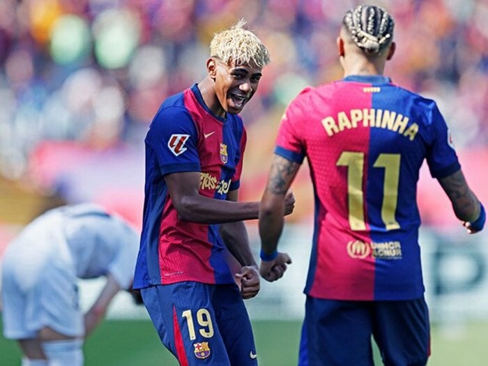 「日本代表戦で解任された監督」がバルサ再建…才能覚醒ヤマル17歳に引退撤回ベテランGKの涙「失点が多くて危うい」のにマドリー撃破2冠のナゼ＜Number Web＞ photograph by Daisuke Nakashima