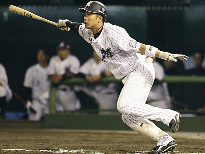 遅れてきたロッテの切り札。高濱卓也“ひと振り”にかける1年。＜Number Web＞ photograph by Kyodo News