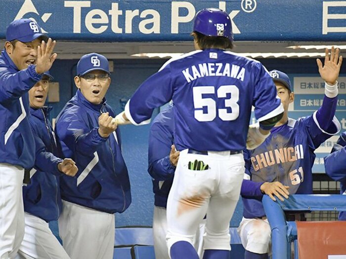 「実はおちゃめ」森繁和監督を読む。プチ鹿島5月のスポーツ新聞時評。＜Number Web＞ photograph by Kyodo News