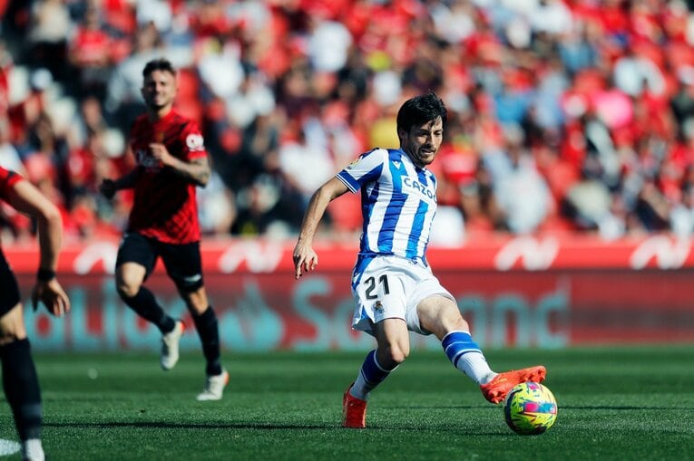 「クボは好きだよ。いつか…」古巣少年ファンが愛する久保建英21歳「マジョルカ帰還で大拍手→元戦友とハグ」を撮って感じたこと(43)