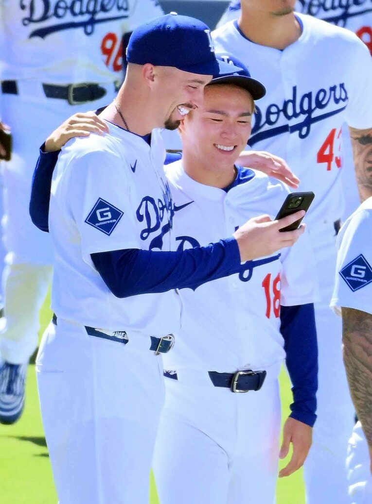 ブレイク・スネル（32歳）と山本由伸（27歳）　©JIJI PRESS