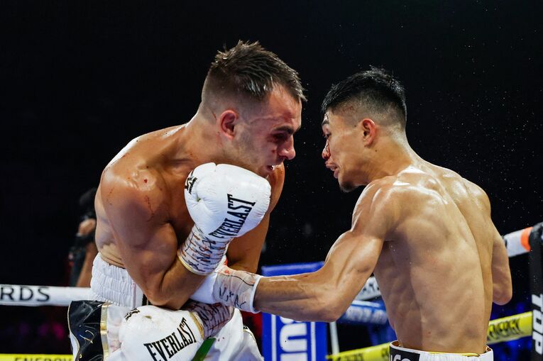 中谷vsモロニ―　©JIJI PRESS