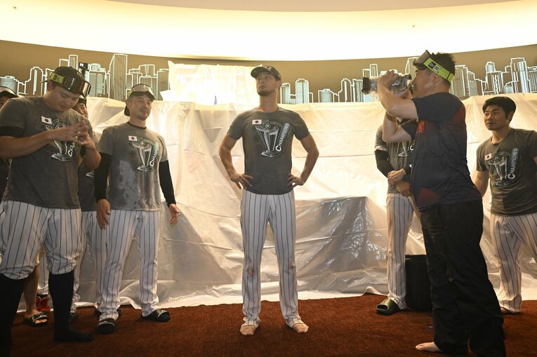 ビールかけ時のダルビッシュ　代表撮影