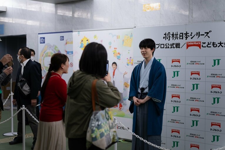 JT杯、藤井聡太八冠が“ファンに神対応”（全8枚中の5枚目）　©Shiro Miyake