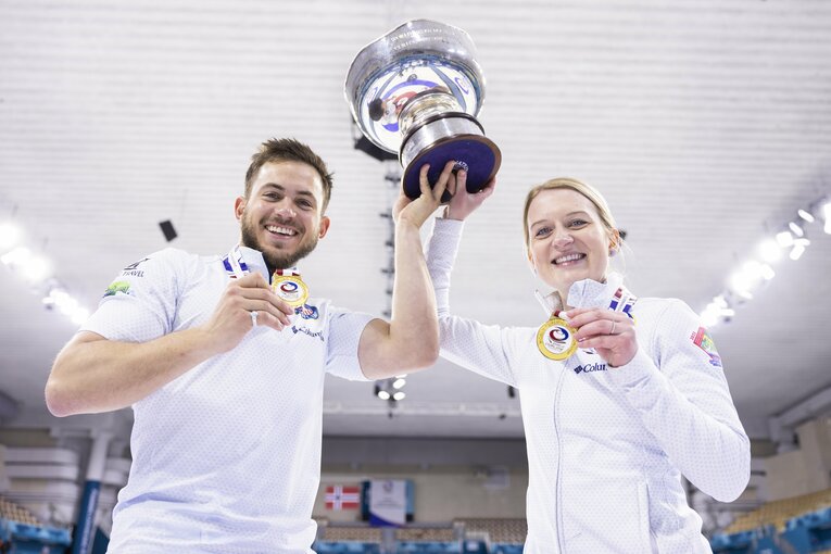 優勝したアメリカ代表ペア　©WCF / Logan Hannigan-Downs