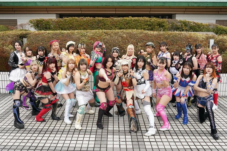 東京女子プロレスの選手たちの集合写真
