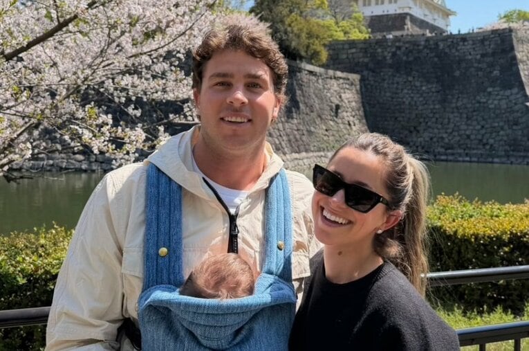 夫人のケンダルさんと、愛息のベンジャミンくんと日本の生活や文化を楽しんでいる ／ photograph by Chiba Lotte Marines