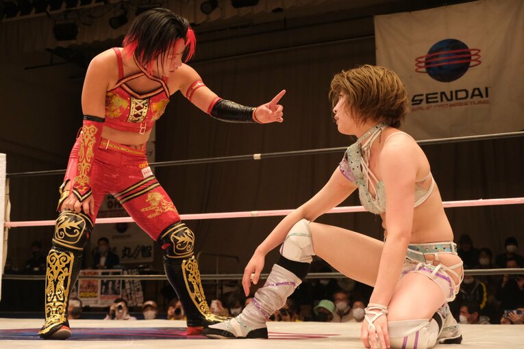 水着グラビアも披露のアイドル路線から急転換…素顔は“オラオラ”、スターダムのベルトも獲得した岩田美香の渇望「総合格闘技かキックにも」(113)