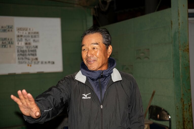 東筑の前監督で、平山らを2年時まで指導した青野浩彦 ©Kota Inoue